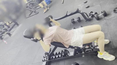 健身房骚逼车上口完带去酒店干！！