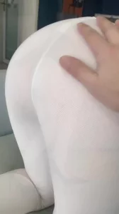 170大奶少妇白色紧身裤高跟鞋，38秒手势验证