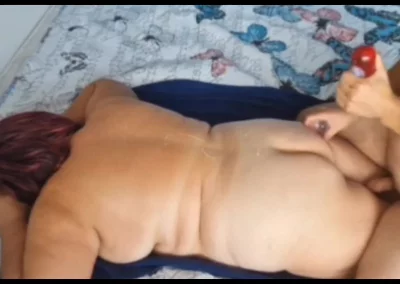 52岁时尚胖阿姨趴在床上被我无套狂干